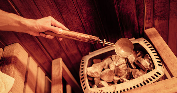 المياه على أحجار الساونا